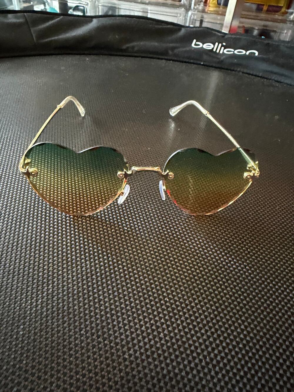 Free People Heart Shaped Women's Sunglasses, GUC